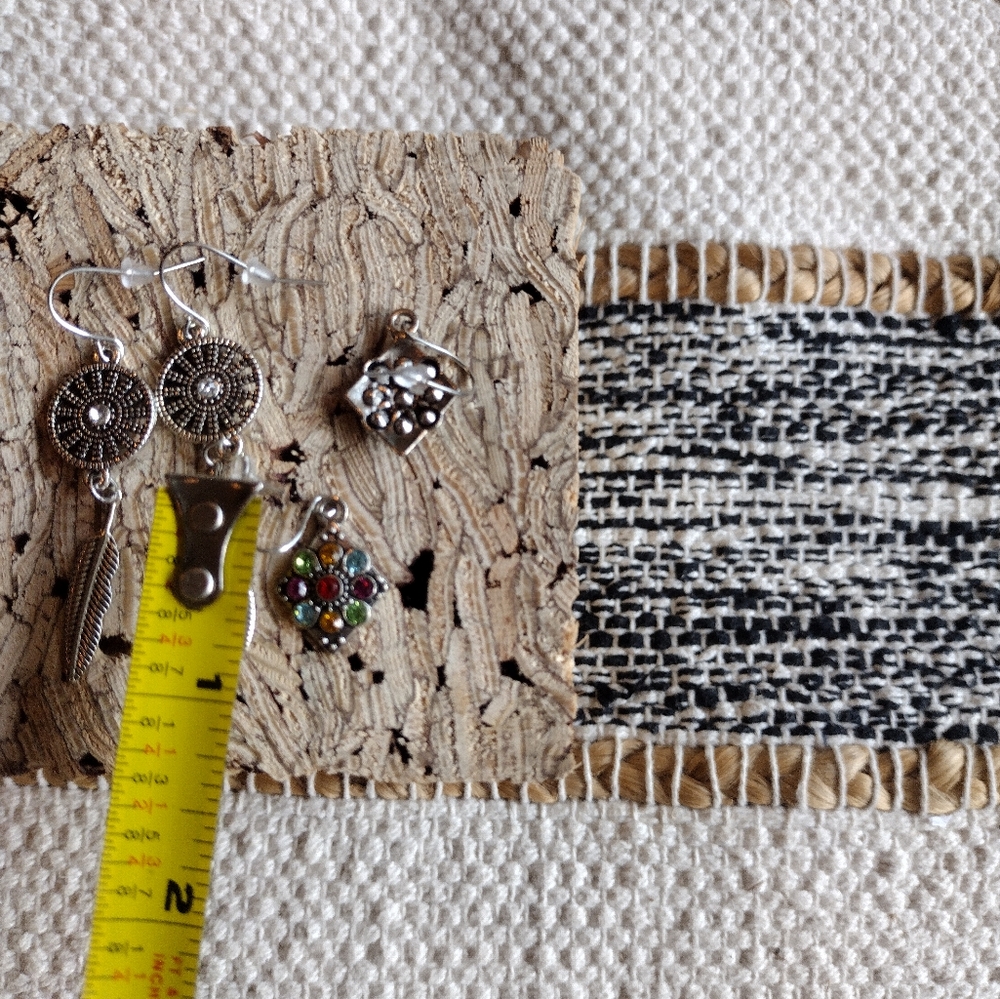 3 /$25 Beautiful Metal Earrings 🤩 - Picture 5 of 6